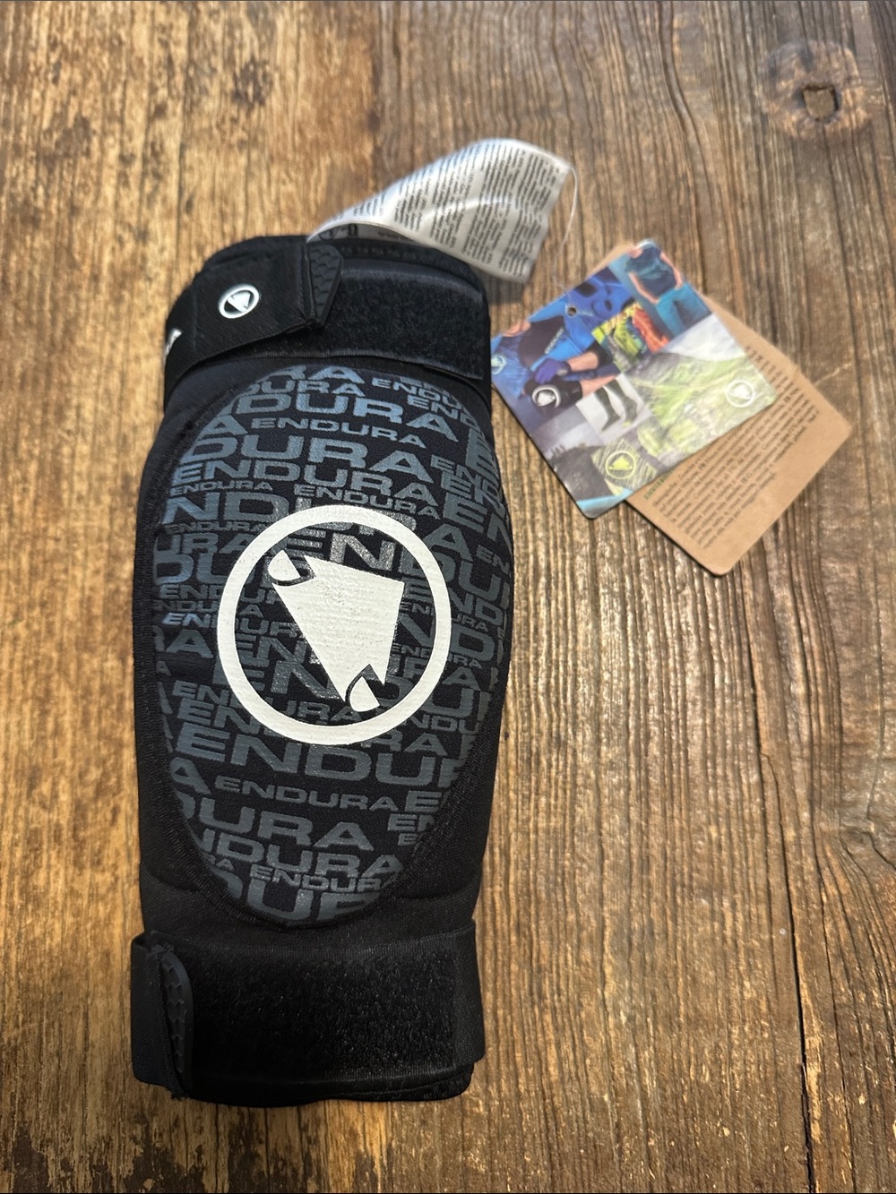 Endura single track youth elbow pads 9-10